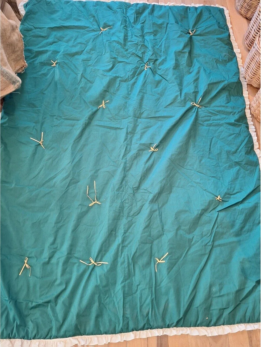 Vintage sunflower quilt, 1980's? Very good condition, cottage core. 85